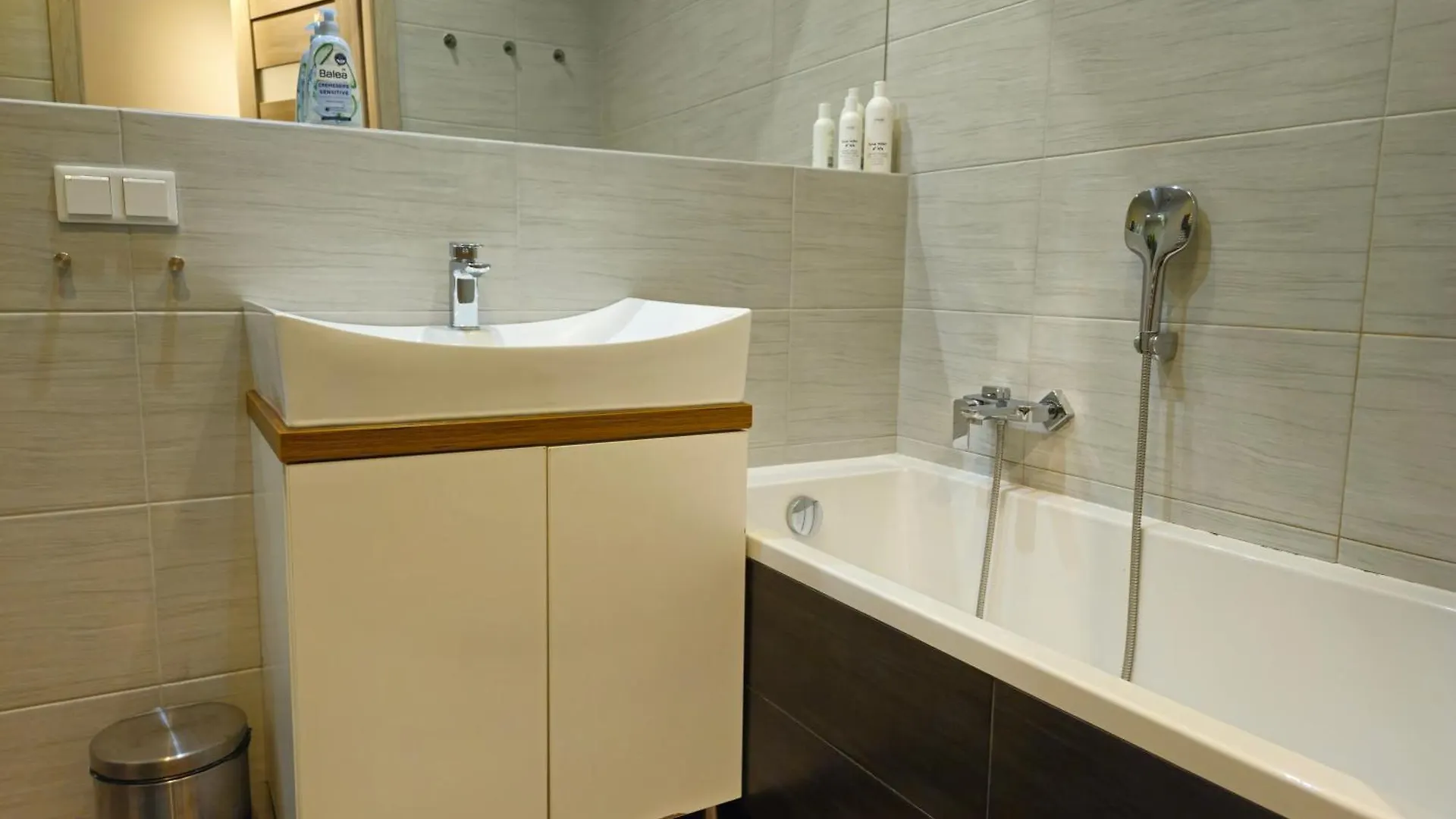 Apartament Czerwone Maki Krakow 0*,